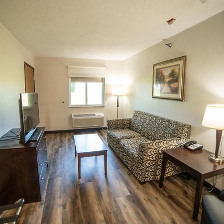 Quality Inn & Suites Watertown Near Prairie Lakes Ice Arena Экстерьер фото