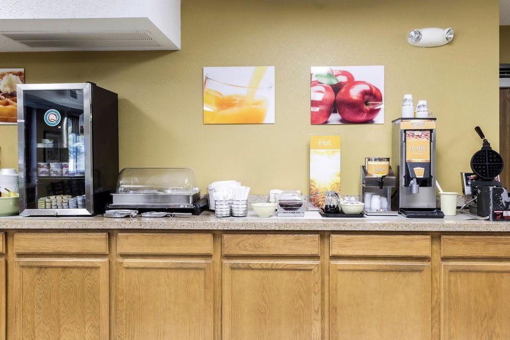 Quality Inn & Suites Watertown Near Prairie Lakes Ice Arena Экстерьер фото