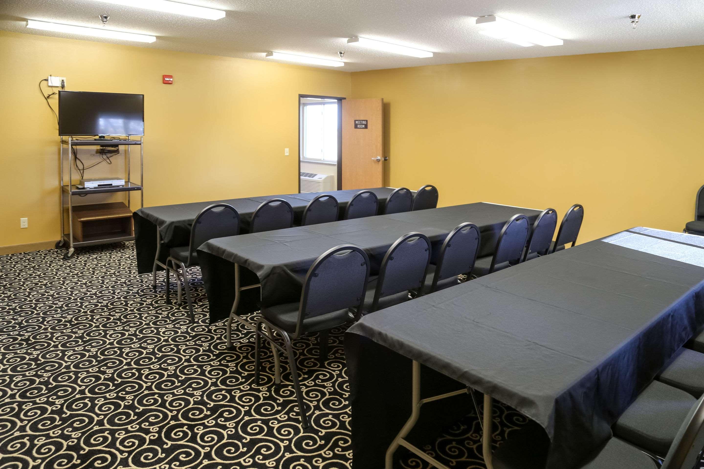 Quality Inn & Suites Watertown Near Prairie Lakes Ice Arena Экстерьер фото