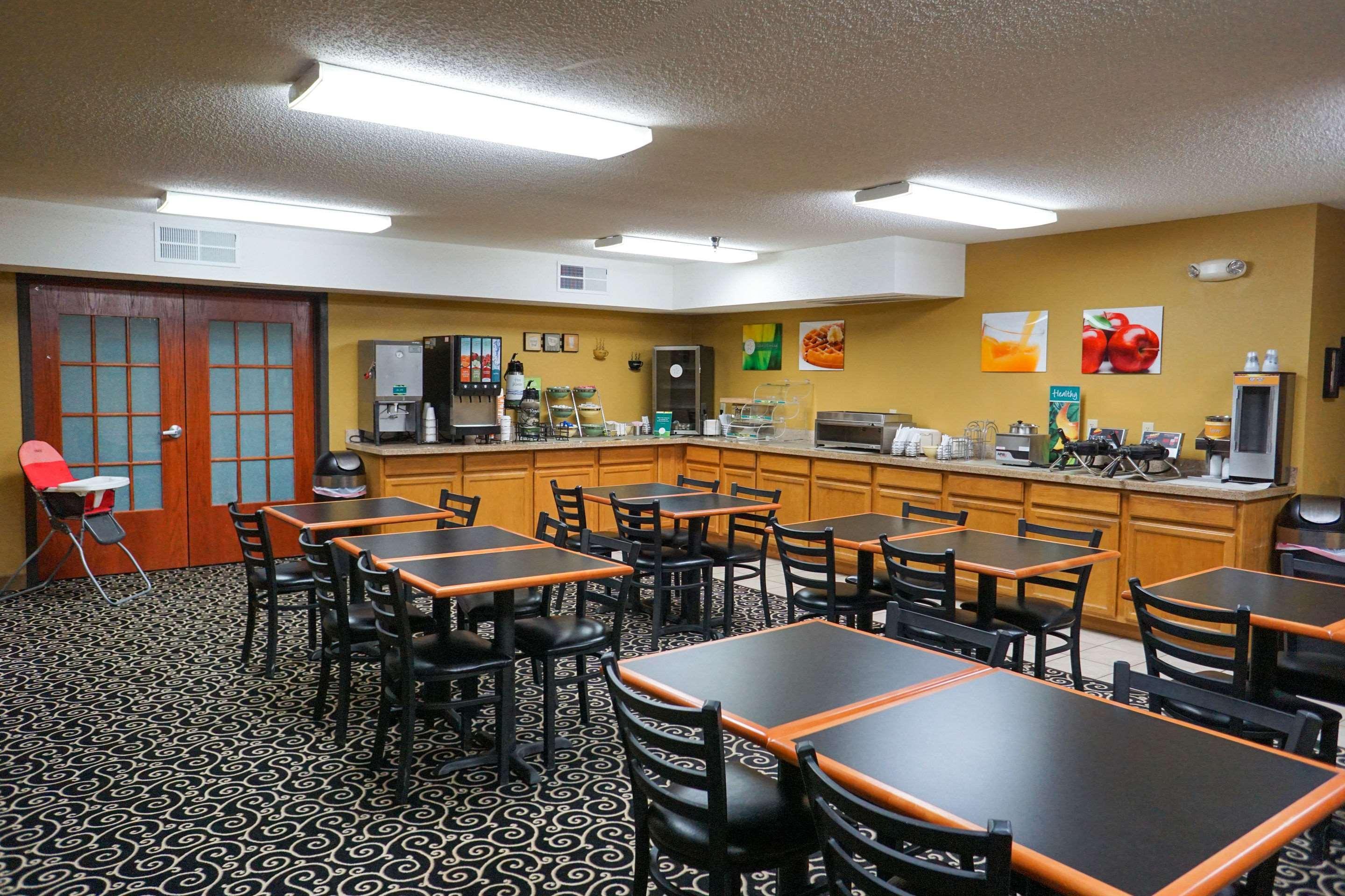 Quality Inn & Suites Watertown Near Prairie Lakes Ice Arena Экстерьер фото