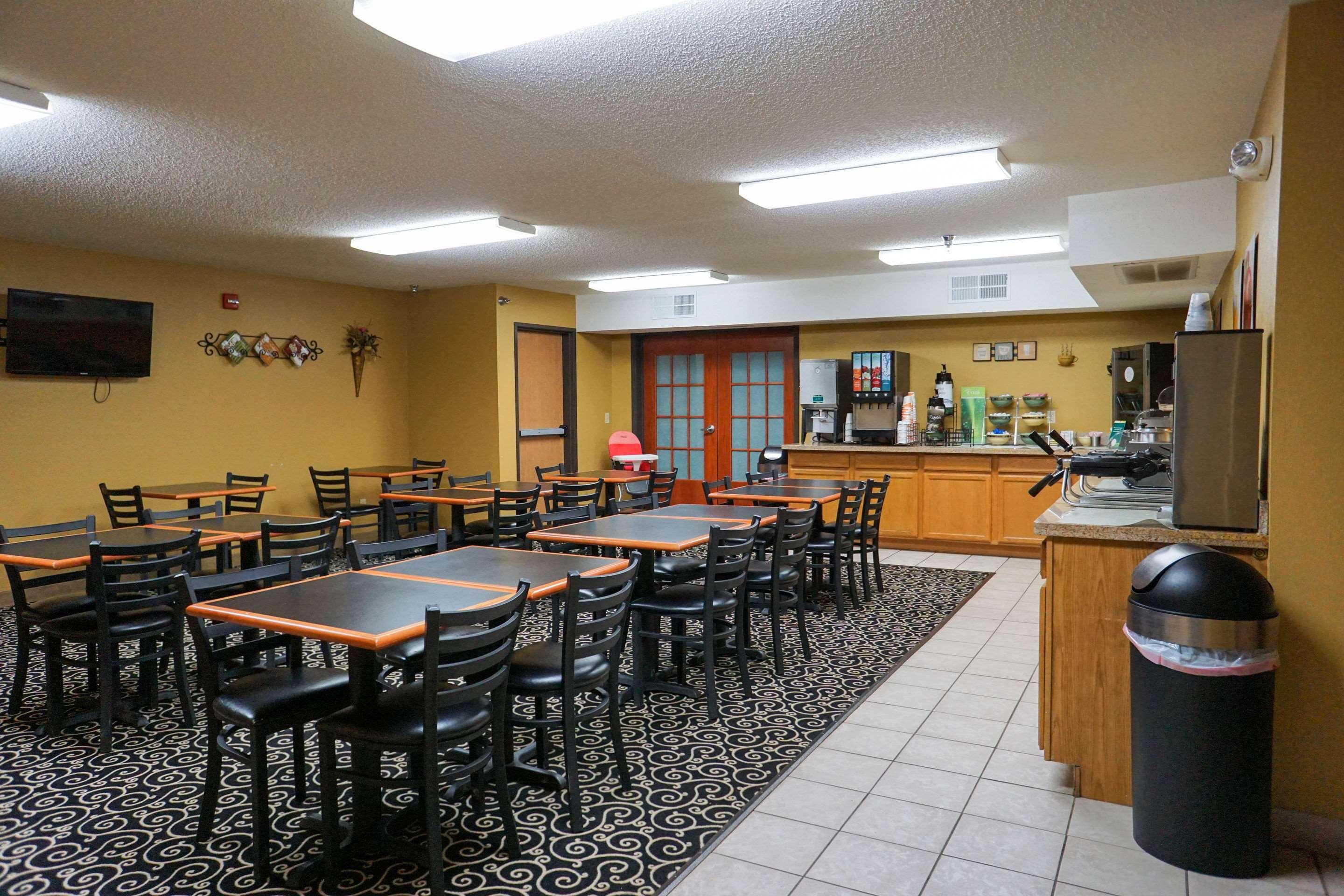 Quality Inn & Suites Watertown Near Prairie Lakes Ice Arena Экстерьер фото