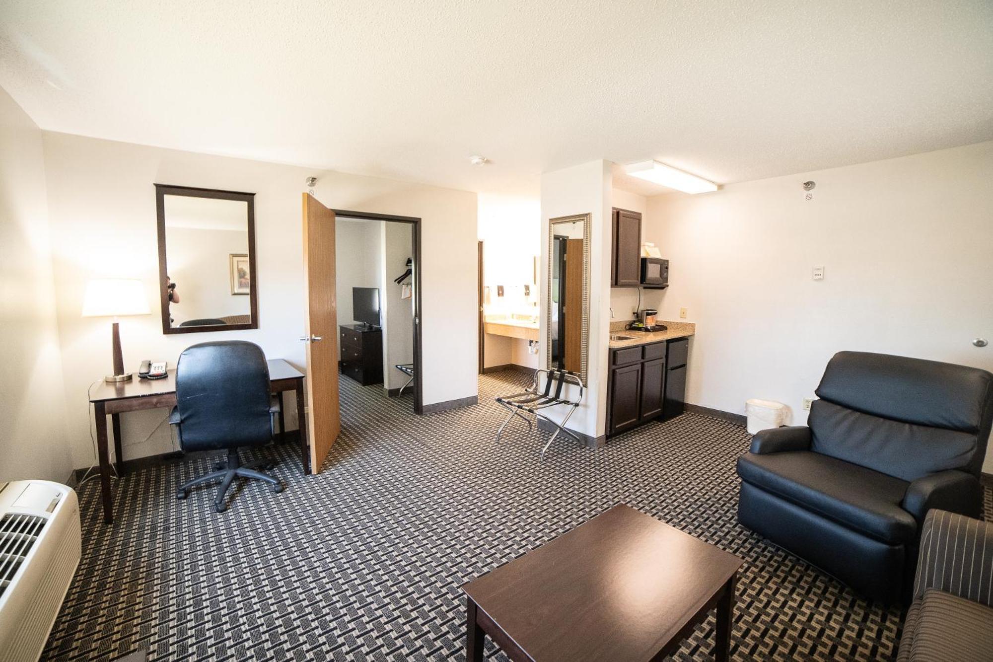 Quality Inn & Suites Watertown Near Prairie Lakes Ice Arena Экстерьер фото