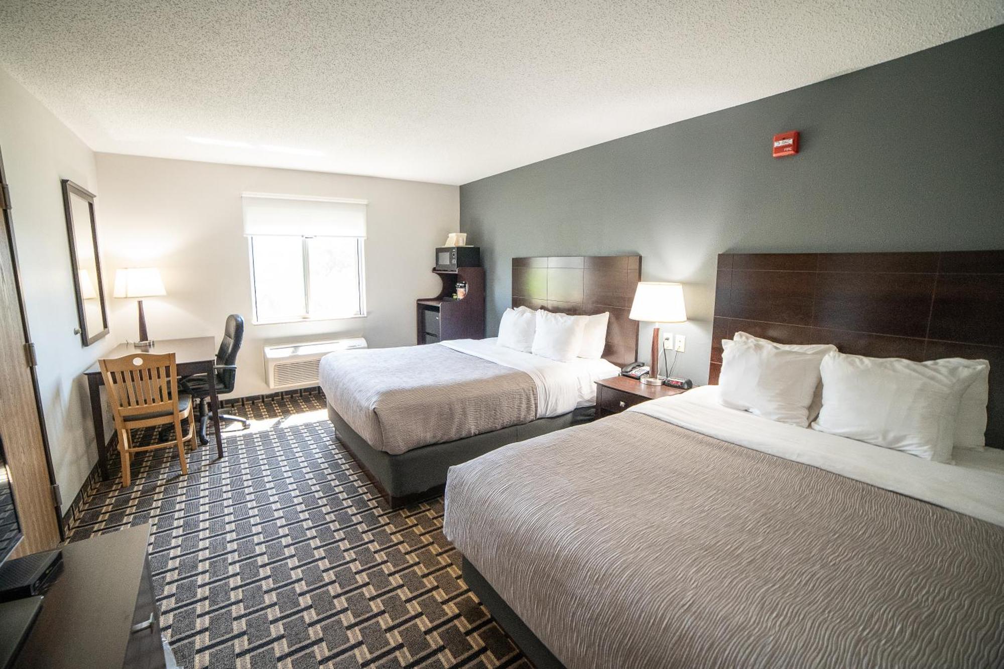 Quality Inn & Suites Watertown Near Prairie Lakes Ice Arena Экстерьер фото