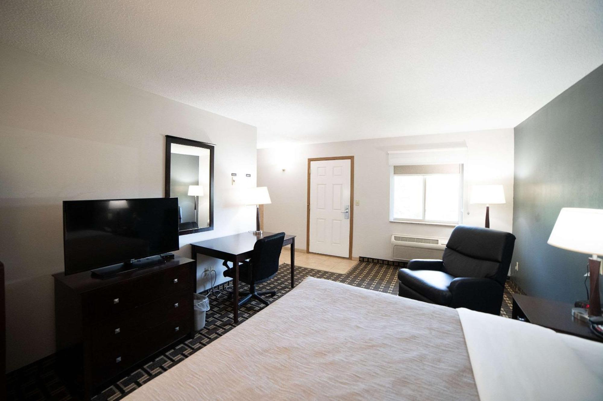 Quality Inn & Suites Watertown Near Prairie Lakes Ice Arena Экстерьер фото