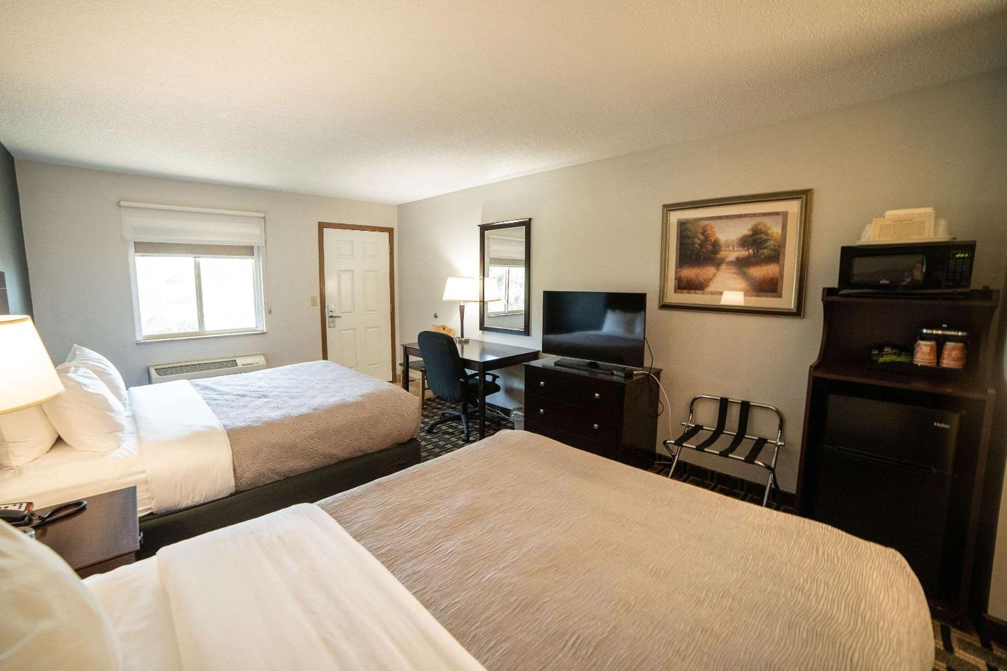 Quality Inn & Suites Watertown Near Prairie Lakes Ice Arena Экстерьер фото